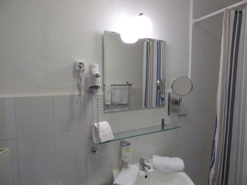 Hotel Art Inn Dinslaken Ngoại thất bức ảnh