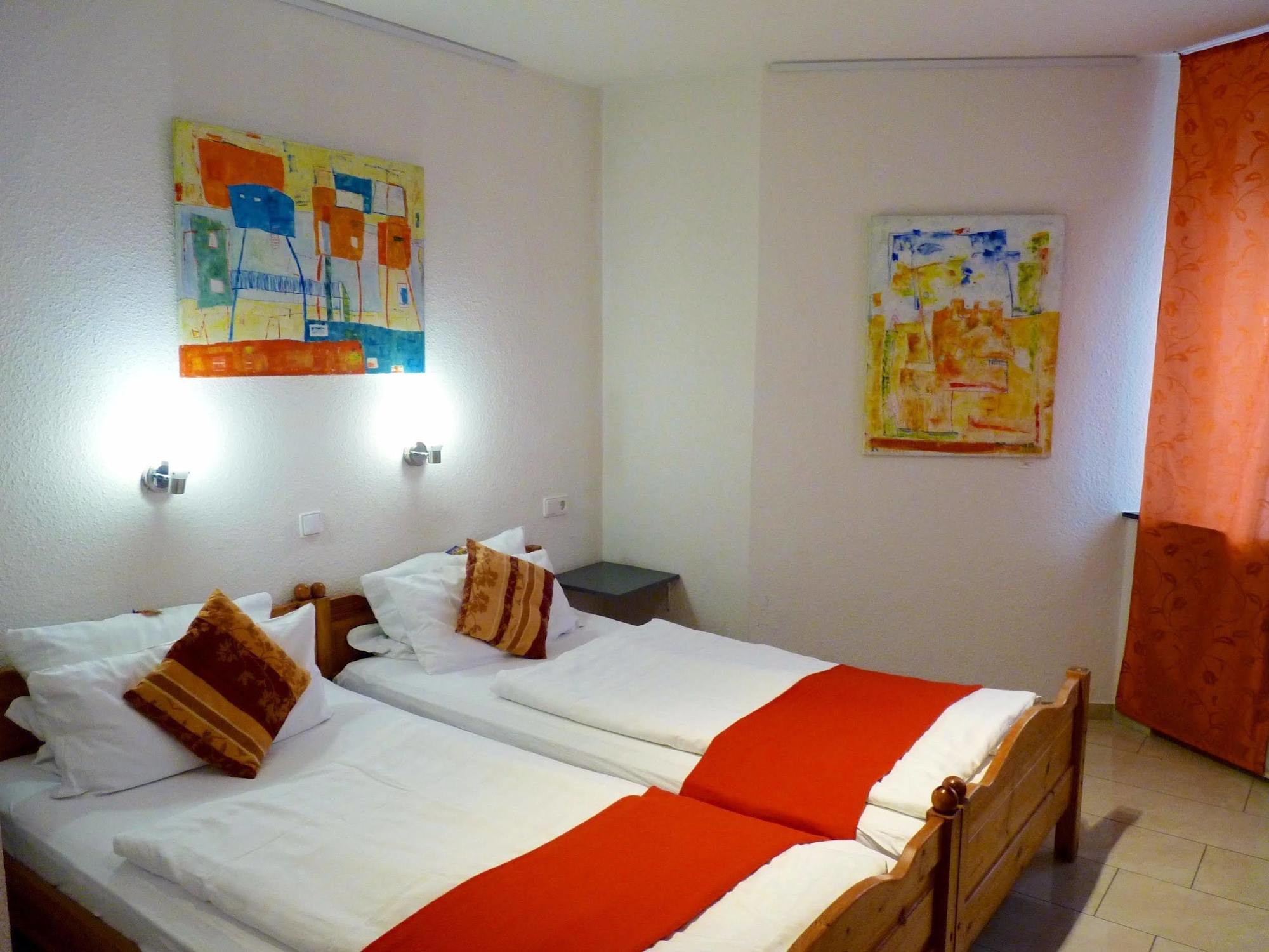 Hotel Art Inn Dinslaken Ngoại thất bức ảnh
