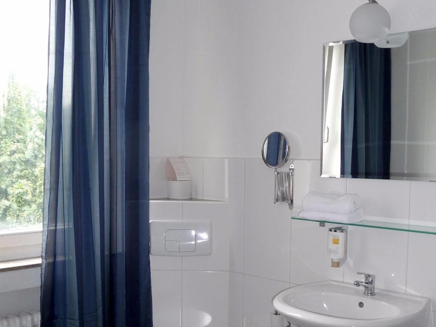 Hotel Art Inn Dinslaken Ngoại thất bức ảnh
